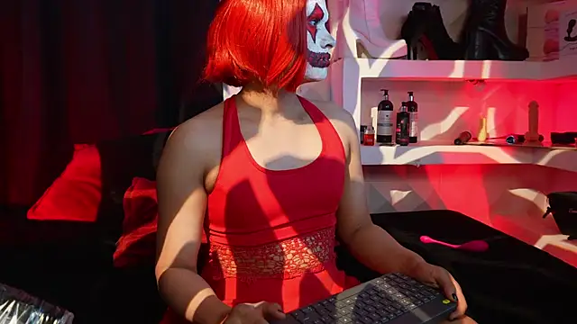 Snapshot of Mara-Bella chatting on October 31, 2025, 10:22 pm Mara-Bella online show from October 31, 2025, 10:22 pm