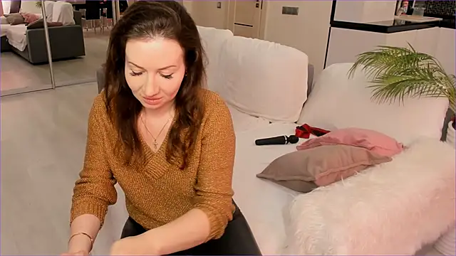  yessJulia  online show from March 13, 2026, 9:49 am