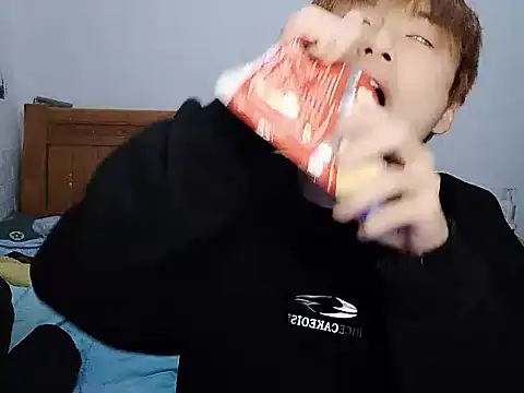 DOUMI98 online show from December 17, 2025, 2:23 pm