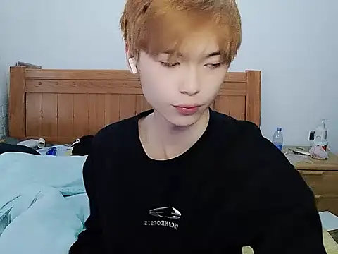 DOUMI98 online show from December 18, 2025, 2:28 am