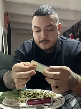 Snapshot of El_Titan1998 chatting on January 8, 2025, 12:05 pm El Titan1998 online show from January 8, 2025, 12:05 pm