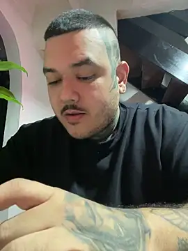 Snapshot of El_Titan1998 chatting on January 17, 2025, 10:45 pm El Titan1998 online show from January 17, 2025, 10:45 pm