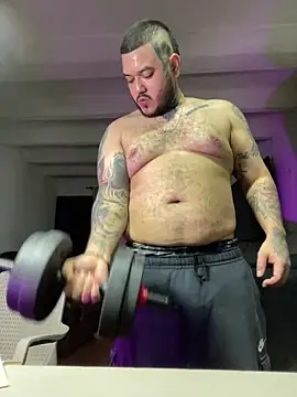 Snapshot of El_Titan1998 chatting on September 9, 2025, 10:42 pm El Titan1998 online show from September 9, 2025, 10:42 pm