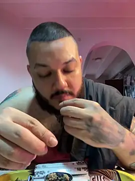 Snapshot of El_Titan1998 chatting on November 5, 2025, 8:42 pm El Titan1998 online show from November 5, 2025, 8:42 pm