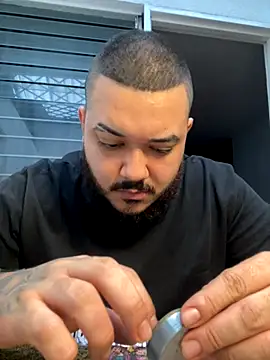 Snapshot of El_Titan1998 chatting on November 8, 2025, 9:35 pm El Titan1998 online show from November 8, 2025, 9:35 pm