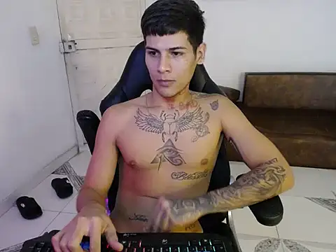 Snapshot of Clyde019 chatting on December 21, 2024, 2:04 pm Clyde019 online show from December 21, 2024, 2:04 pm