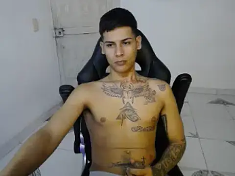 Snapshot of Clyde019 chatting on December 28, 2024, 5:23 am Clyde019 online show from December 28, 2024, 5:23 am