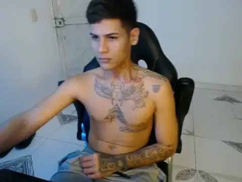 Snapshot of Clyde019 chatting on January 4, 2025, 6:19 am Clyde019 online show from January 4, 2025, 6:19 am