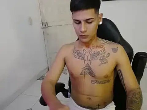 Snapshot of Clyde019 chatting on January 19, 2025, 9:45 pm Clyde019 online show from January 19, 2025, 9:45 pm