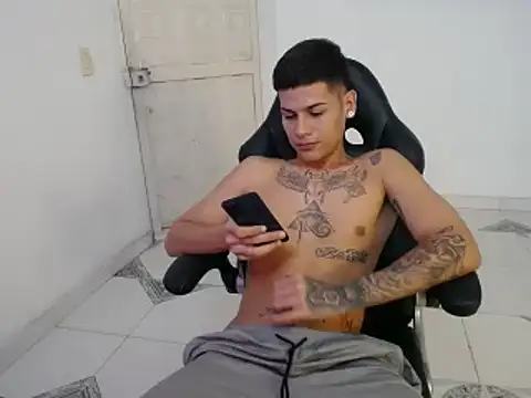 Snapshot of Clyde019 chatting on January 20, 2025, 5:16 pm Clyde019 online show from January 20, 2025, 5:16 pm