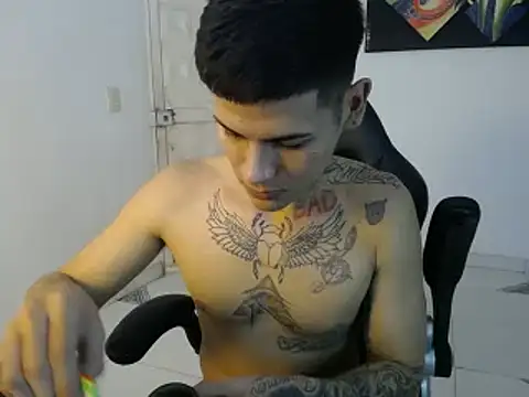 Snapshot of Clyde019 chatting on February 13, 2025, 5:54 pm Clyde019 online show from February 13, 2025, 5:54 pm