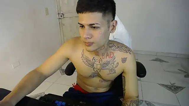 Snapshot of Clyde019 chatting on February 25, 2025, 5:15 pm Clyde019 online show from February 25, 2025, 5:15 pm