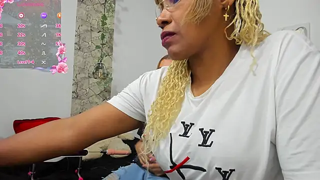 Snapshot of evelin_cloy_golden chatting on December 27, 2024, 7:35 pm evelin cloy golden online show from December 27, 2024, 7:35 pm