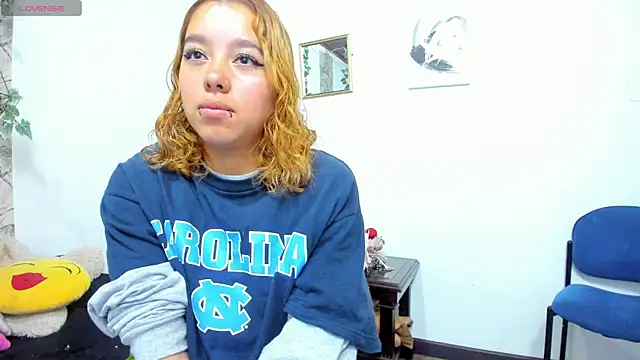 Snapshot of evelin_cloy_golden chatting on December 28, 2024, 7:11 pm evelin cloy golden online show from December 28, 2024, 7:11 pm