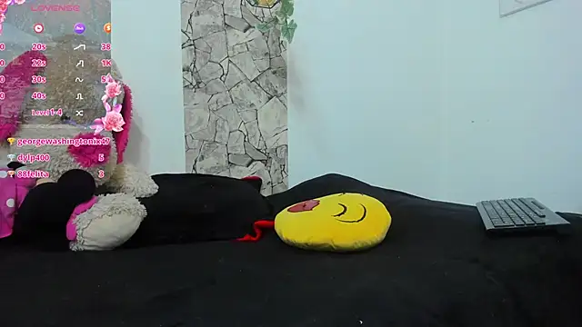 Snapshot of evelin_cloy_golden chatting on December 30, 2024, 10:01 pm evelin cloy golden online show from December 30, 2024, 10:01 pm