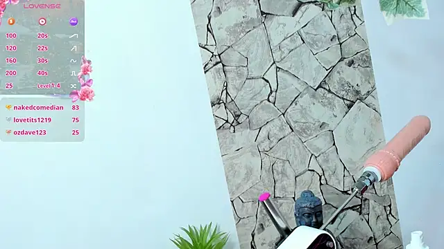 Snapshot of evelin_cloy_golden chatting on January 8, 2025, 1:11 am evelin cloy golden online show from January 8, 2025, 1:11 am