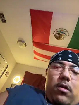 Snapshot of cloudy_couple444 chatting on September 17, 2025, 4:58 am cloudy couple444 online show from September 17, 2025, 4:58 am