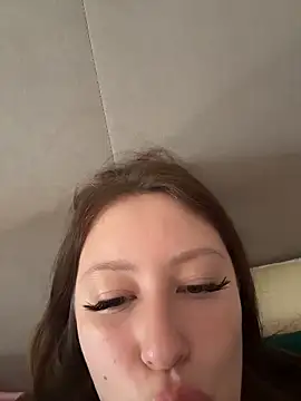 AndreaMood online show from June 4, 2026, 1:33 am