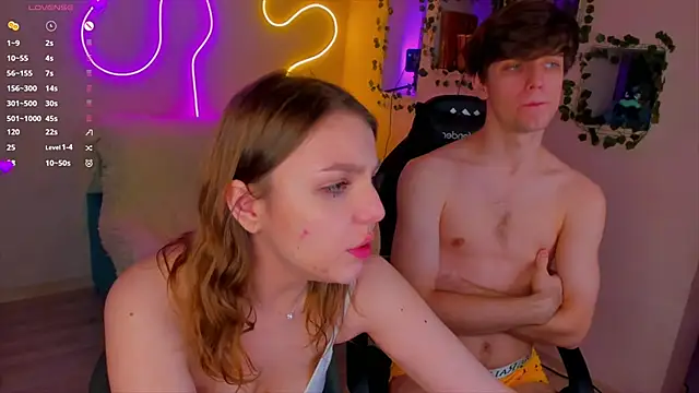 RobertAndLinela online show from December 30, 2024, 10:01 pm