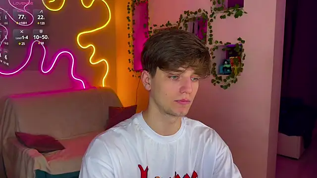 RobertAndLinela online show from February 3, 2025, 8:57 pm