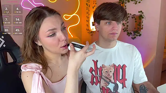 RobertAndLinela online show from October 3, 2025, 8:00 am