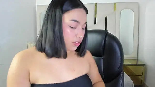 IsabellRodriguez18 online show from December 23, 2025, 4:32 am