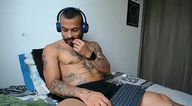 Snapshot of callme_douglas chatting on February 1, 2025, 3:39 pm callme douglas online show from February 1, 2025, 3:39 pm