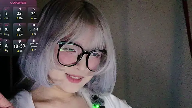 Snapshot of Yu_UwU_ chatting on October 30, 2025, 1:23 pm Yu UwU online show from October 30, 2025, 1:23 pm