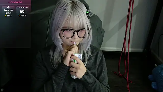 Snapshot of Yu_UwU_ chatting on November 8, 2025, 1:00 pm Yu UwU online show from November 8, 2025, 1:00 pm