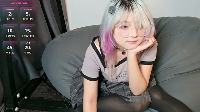 Yu UwU  online show from January 18, 2026, 1:48 pm