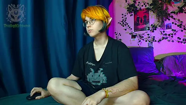 Snapshot of TrickyKitsune chatting on July 4, 2026, 4:02 pm TrickyKitsune online show from July 4, 2026, 4:02 pm