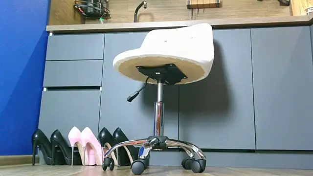 Jennifer Braun online show from March 12, 2025, 1:40 pm