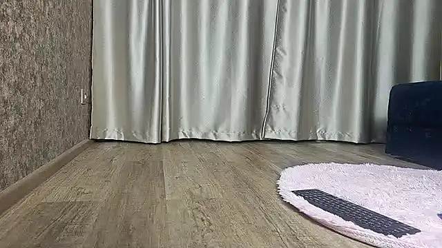 Jennifer Braun online show from December 18, 2025, 2:12 pm