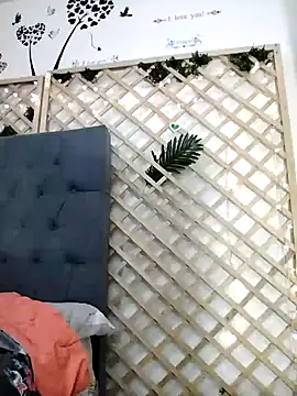 Mia WAll online show from December 30, 2024, 5:58 am