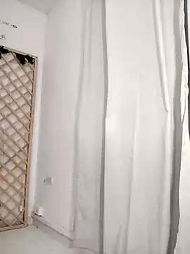 Mia WAll online show from December 31, 2024, 2:40 am