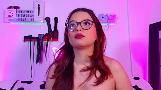 Snapshot of EmiF26 chatting on November 22, 2025, 11:59 pm EmiF26 online show from November 22, 2025, 11:59 pm