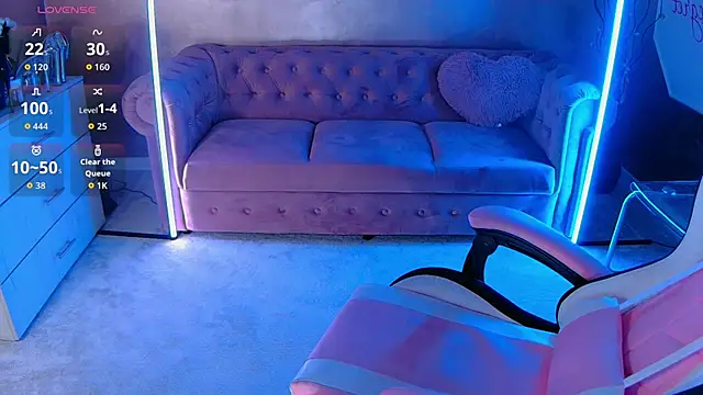 Snapshot of evanew_ chatting on September 28, 2025, 4:23 pm evanew online show from September 28, 2025, 4:23 pm