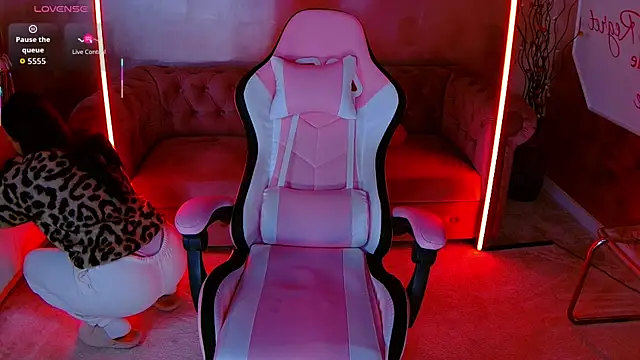 Snapshot of evanew_ chatting on December 3, 2025, 4:42 am evanew online show from December 3, 2025, 4:42 am