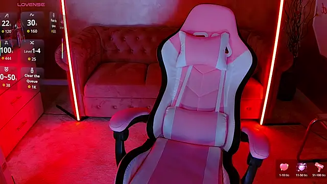 Snapshot of evanew_ chatting on December 16, 2025, 4:45 pm evanew online show from December 16, 2025, 4:45 pm