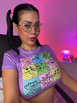 Snapshot of KarolRubi1 chatting on April 17, 2026, 11:19 pm KarolRubi1 online show from April 17, 2026, 11:19 pm