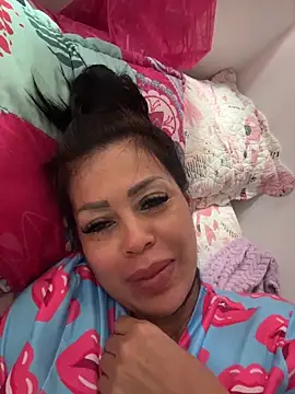 Snapshot of KarolRubi1 chatting on April 25, 2026, 2:14 pm KarolRubi1 online show from April 25, 2026, 2:14 pm