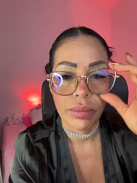Snapshot of KarolRubi1 chatting on May 4, 2026, 9:33 pm KarolRubi1 online show from May 4, 2026, 9:33 pm