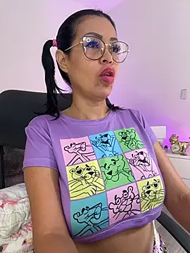 Snapshot of KarolRubi1 chatting on May 5, 2026, 3:42 pm KarolRubi1 online show from May 5, 2026, 3:42 pm