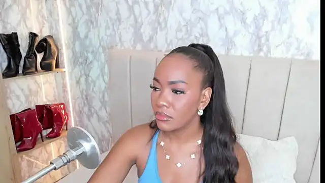 Snapshot of whiitneyfox chatting on October 27, 2025, 9:41 pm whiitneyfox online show from October 27, 2025, 9:41 pm