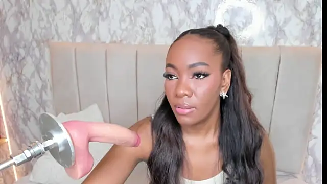 Snapshot of whiitneyfox chatting on November 3, 2025, 9:38 pm whiitneyfox online show from November 3, 2025, 9:38 pm