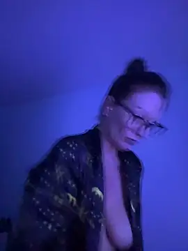AlessasRoom online show from May 19, 2026, 3:46 am
