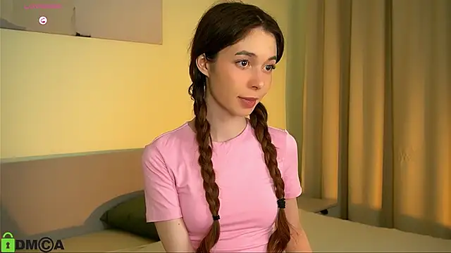 LittleOriana online show from January 30, 2025, 6:43 pm