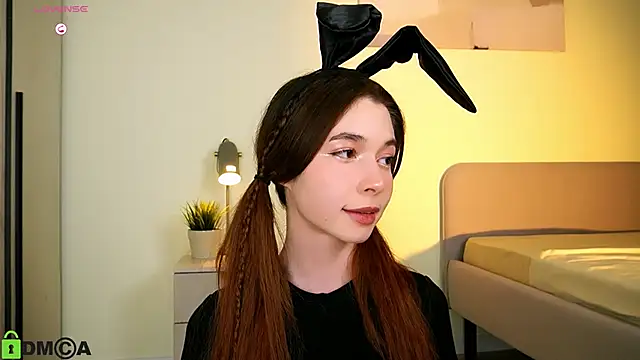 LittleOriana online show from February 1, 2025, 7:23 pm