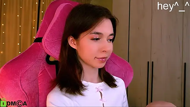 LittleOriana online show from March 7, 2025, 10:54 pm