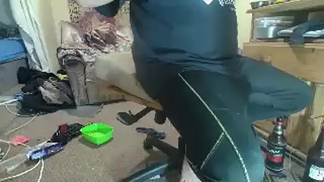 poesnuus999 online show from September 20, 2025, 6:31 pm